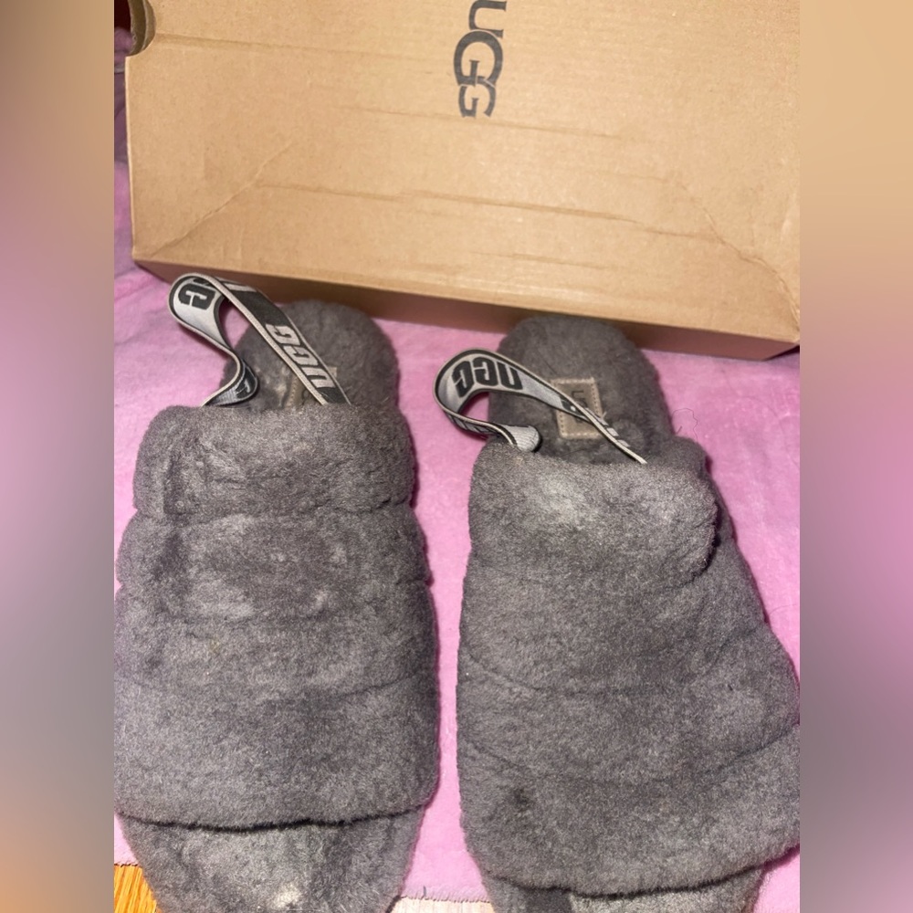 USED FLUFF YEAH UGG SLIPPERS SIZE 7.5